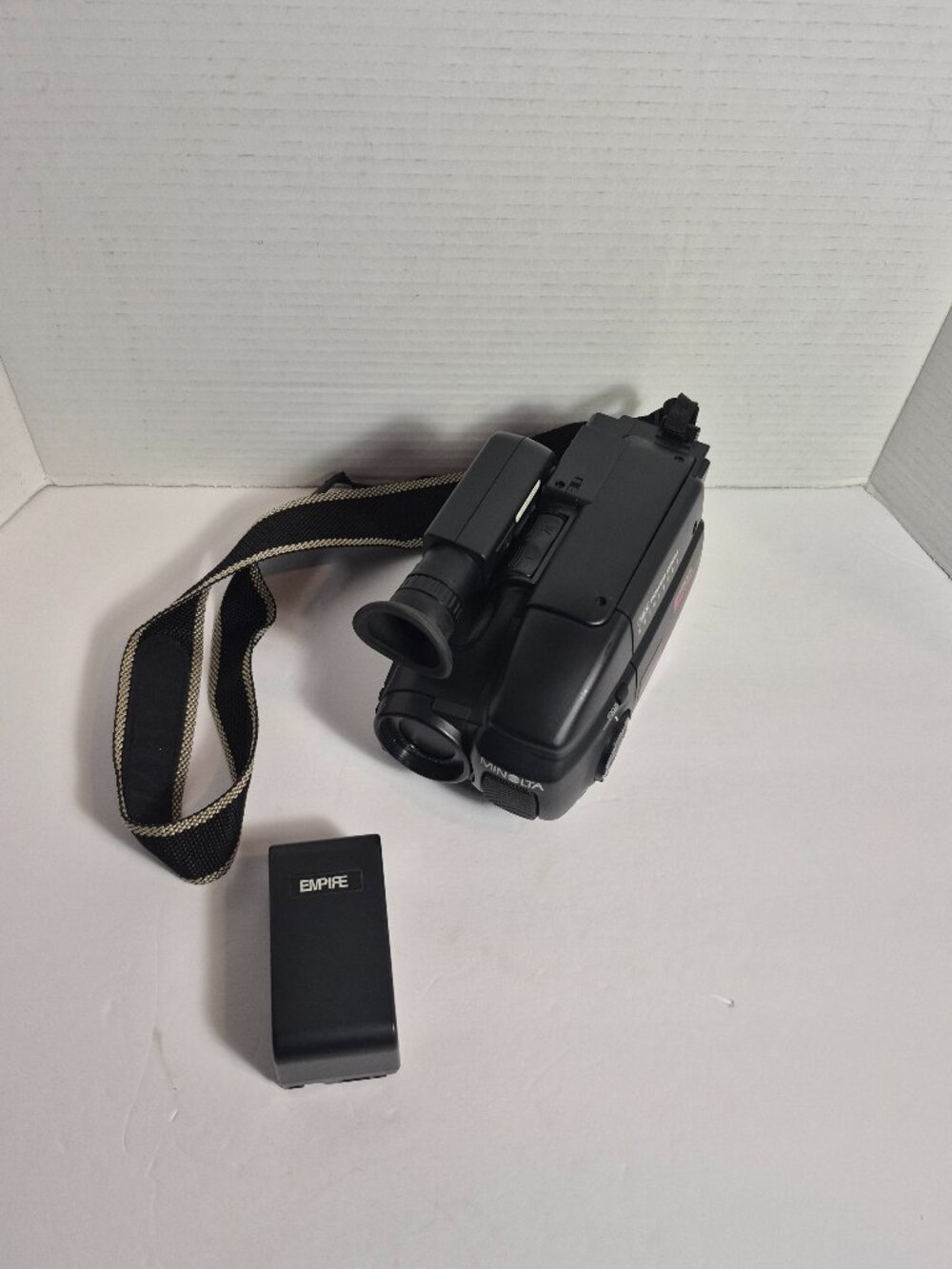 Minolta Master Palmcorder 12x Power Zoom C-522 w Battery Untested Parts Only